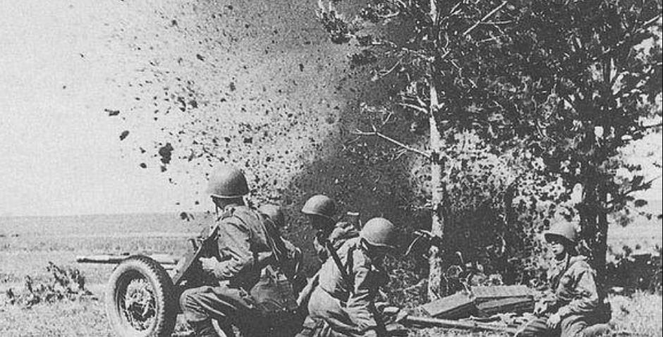 陸軍缺兵少將（羅科索夫榮升16集團(tuán)軍司令，卻發(fā)現(xiàn)缺兵少將，到處撿人抵抗德軍）
