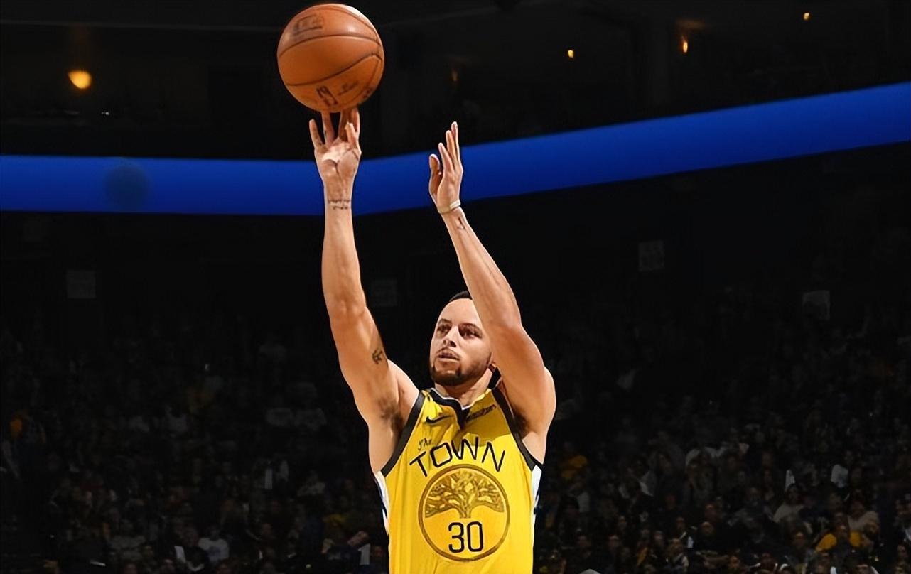 為什么nba要換小球（一個規(guī)則的變動，成就庫里的勇士王朝，讓NBA小球時代到來）