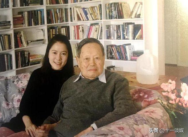 不是很重的傷（楊振寧摔倒后住院，知情人士透露只是扭傷了一下胳膊，并無大礙）