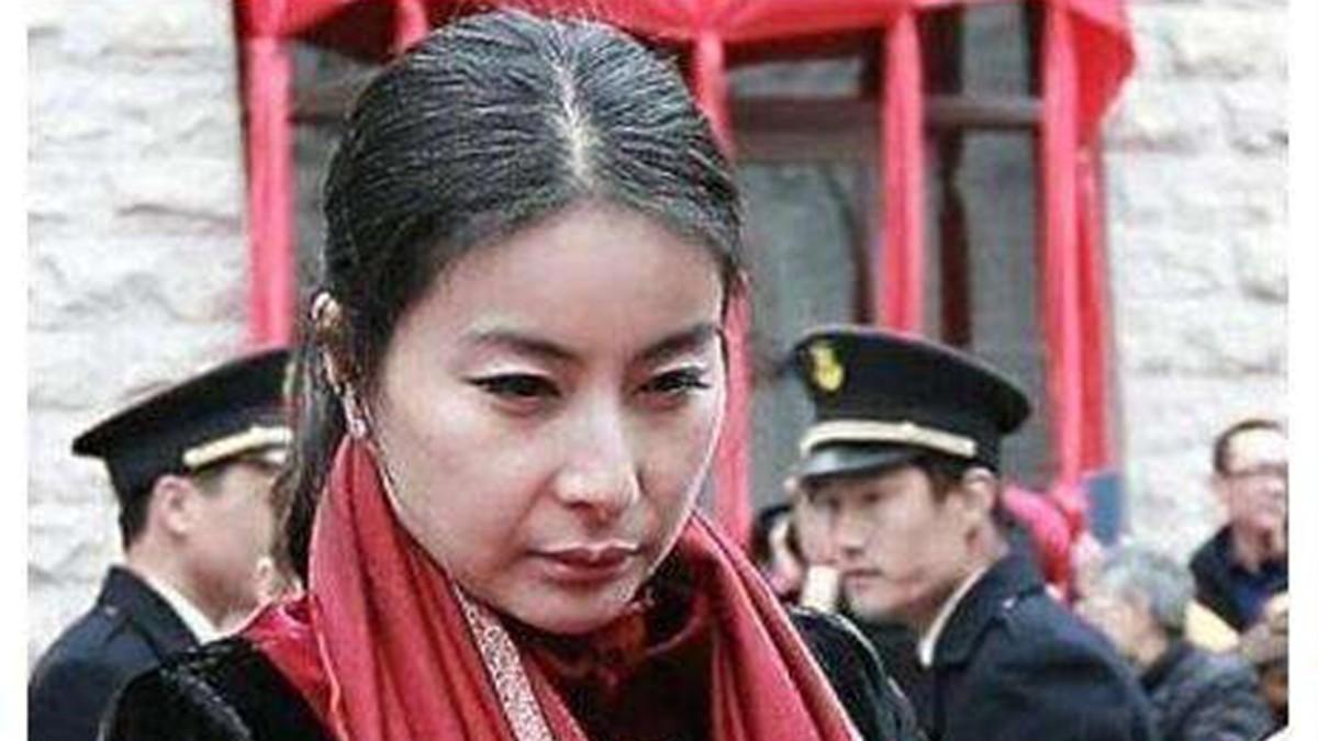 郭晶晶眼睛治好了嗎（郭晶晶多年病情遭曝光，黑發(fā)人變灰發(fā)人，霍啟剛：更該好好疼她）